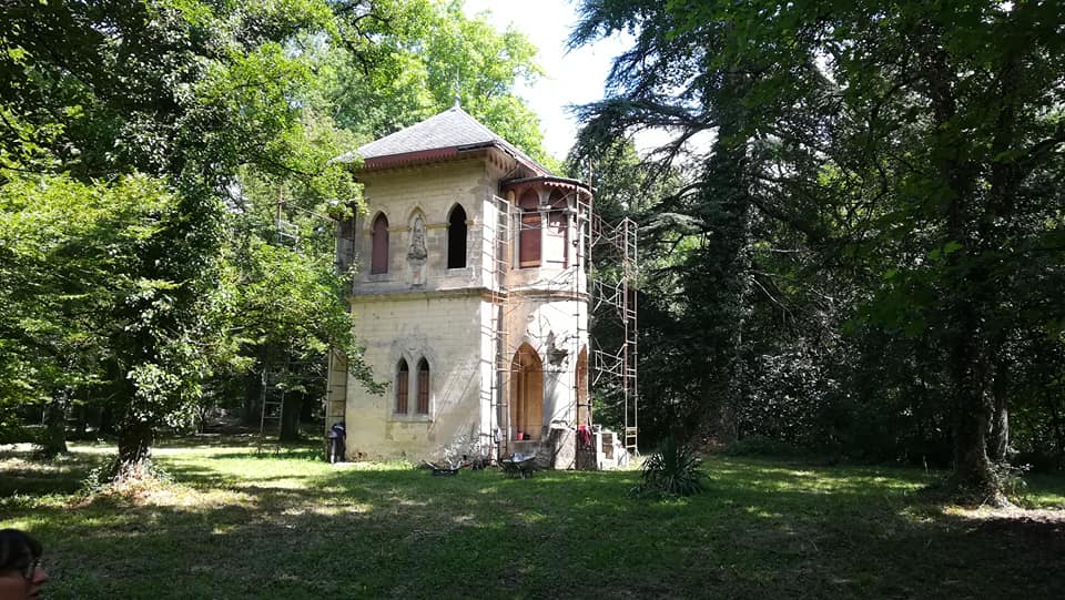 pavillon gothique près de l'A69