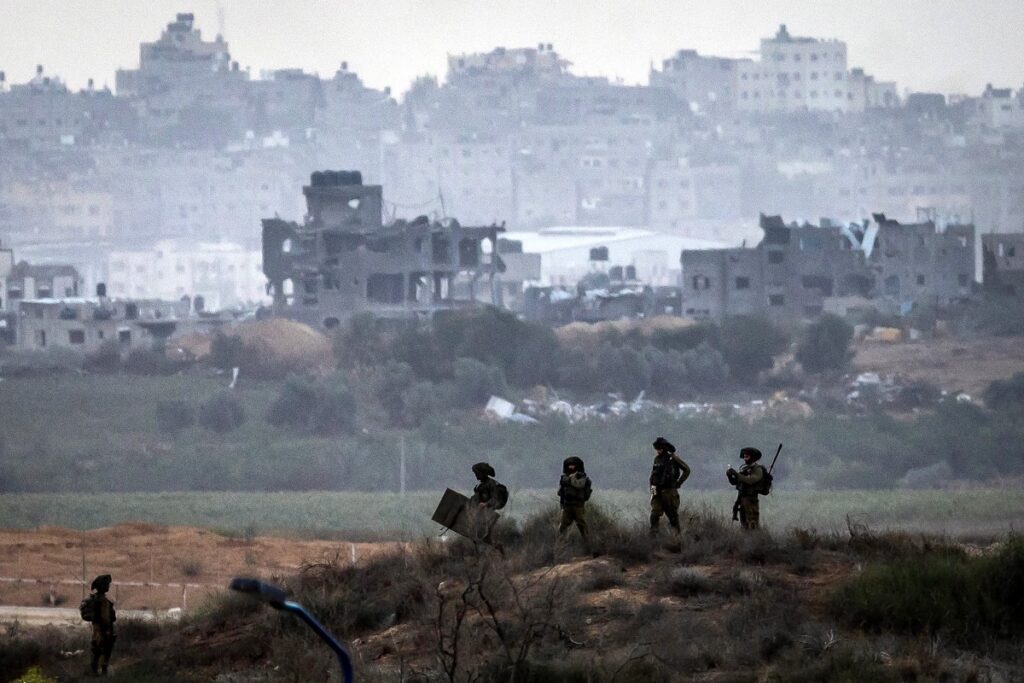 Des soldats israéliens au sud de la frontière gazaouie