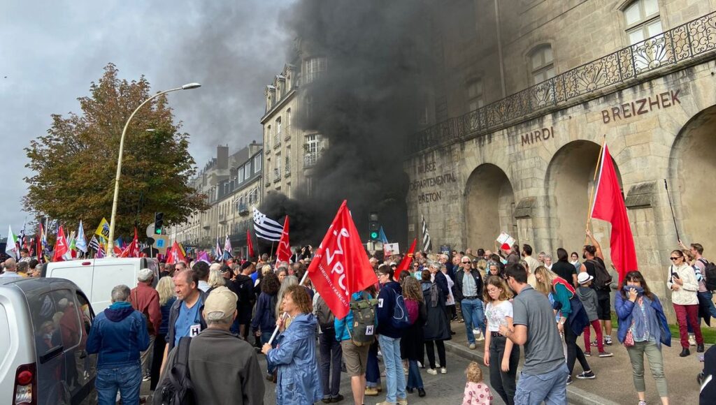 Manifestation contre la fermeture des urgences de l'hopital de Carhaix