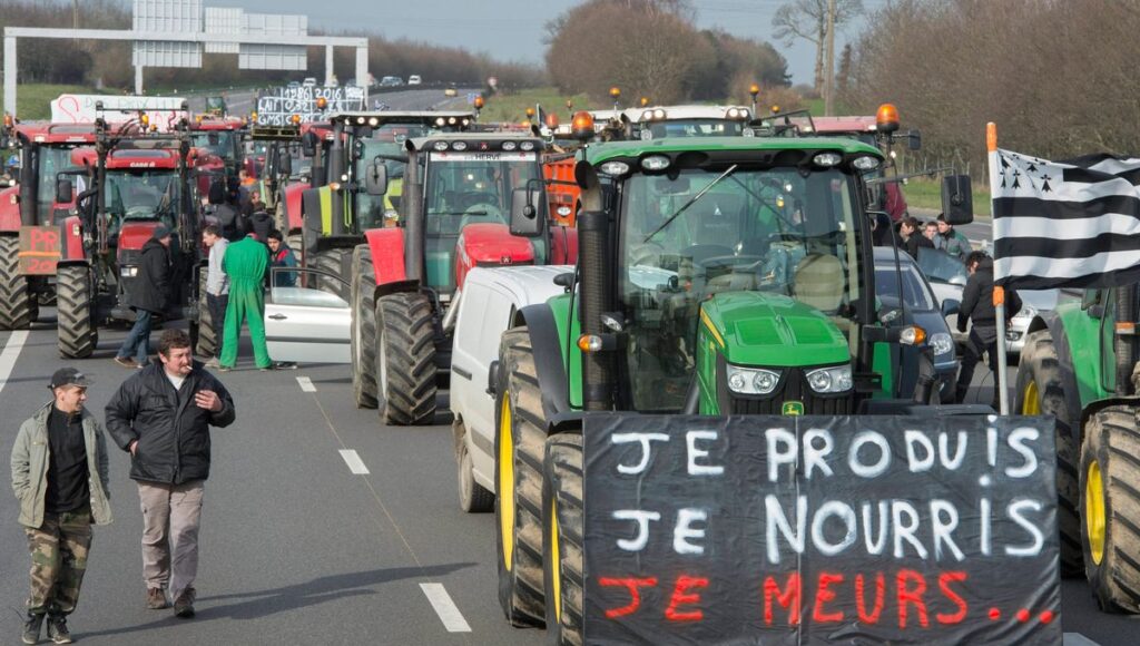 Des agriculteurs en colère sur le périphérique de Rennes