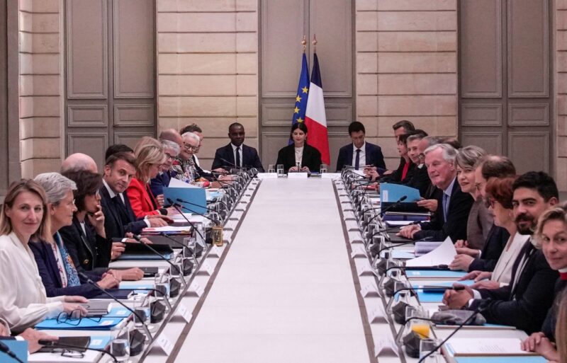 Gouvernement Barnier La macronie s’accroche au pouvoir