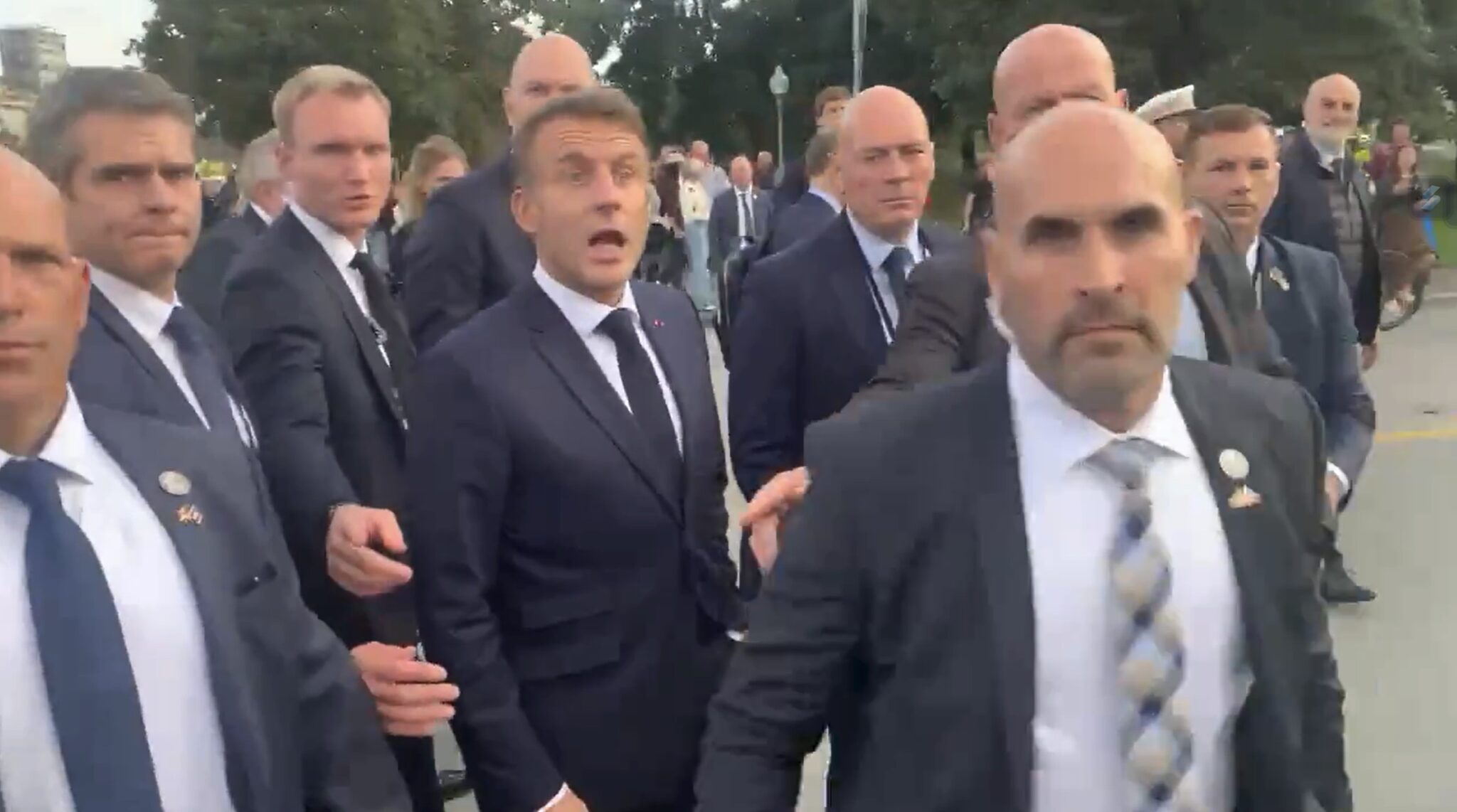 Emmanuel Macron interpellé à Montreal
