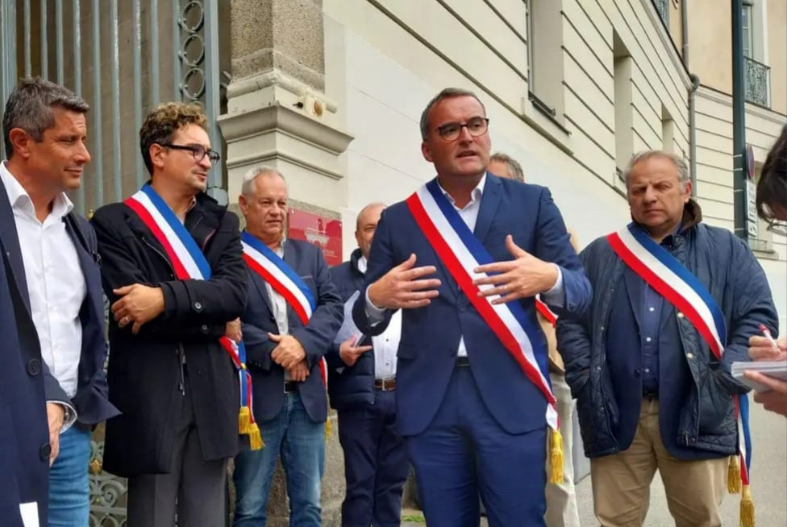Des maires costarmoricains